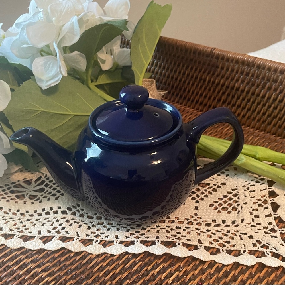 Old Amsterdam Porcelain Works T Pot Small